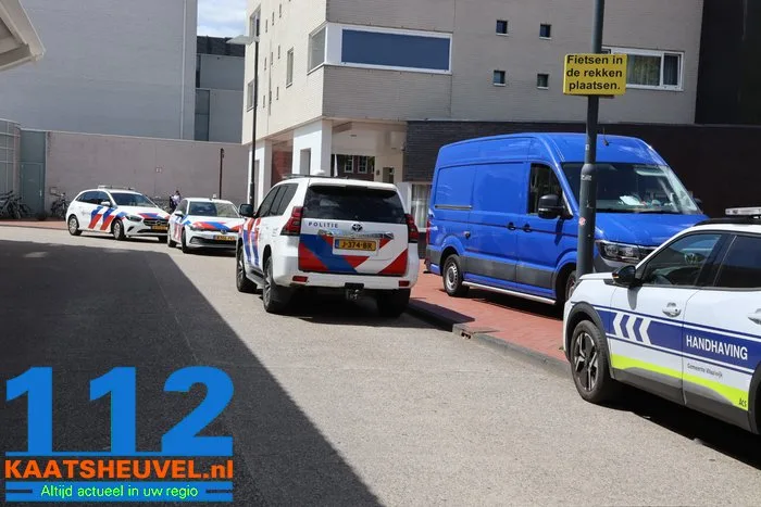 Man met steekwonden stapt bloedend de bus uit in Waalwijk, slachtoffer naar ziekenhuis 2 Man met steekwonden stapt bloedend de bus uit in Waalwijk, slachtoffer naar ziekenhuis 112 De Langstraat
