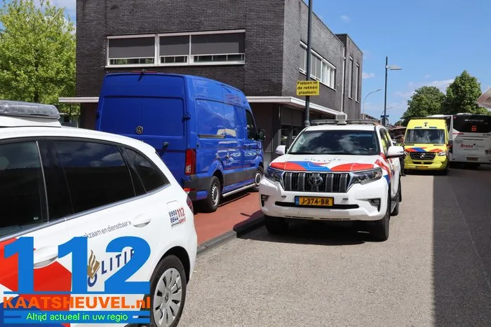 Man met steekwonden stapt bloedend de bus uit in Waalwijk, slachtoffer naar ziekenhuis 4 Man met steekwonden stapt bloedend de bus uit in Waalwijk, slachtoffer naar ziekenhuis 112 De Langstraat