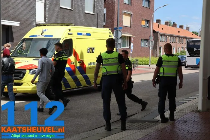 Man met steekwonden stapt bloedend de bus uit in Waalwijk, slachtoffer naar ziekenhuis 6 Man met steekwonden stapt bloedend de bus uit in Waalwijk, slachtoffer naar ziekenhuis 112 De Langstraat