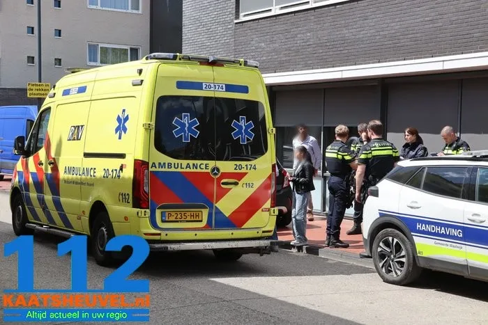 Man met steekwonden stapt bloedend de bus uit in Waalwijk, slachtoffer naar ziekenhuis 7 Man met steekwonden stapt bloedend de bus uit in Waalwijk, slachtoffer naar ziekenhuis 112 De Langstraat