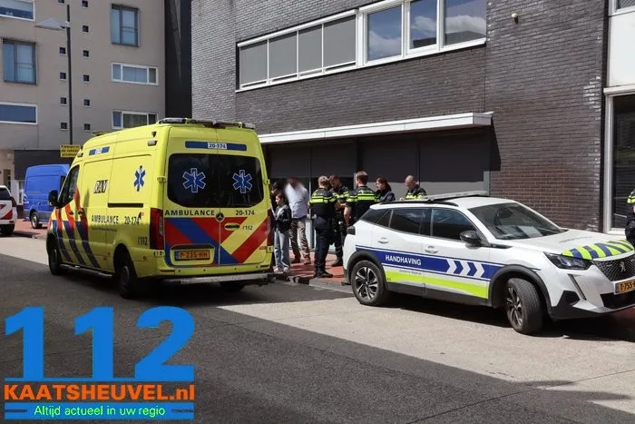 Man met steekwonden stapt bloedend de bus uit in Waalwijk, slachtoffer naar ziekenhuis 8 Man met steekwonden stapt bloedend de bus uit in Waalwijk, slachtoffer naar ziekenhuis 112 De Langstraat