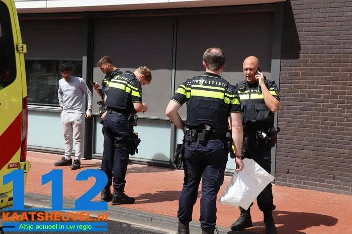 Man met steekwonden stapt bloedend de bus uit in Waalwijk, slachtoffer naar ziekenhuis 13 Man met steekwonden stapt bloedend de bus uit in Waalwijk, slachtoffer naar ziekenhuis 112 De Langstraat