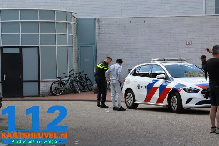 Man met steekwonden stapt bloedend de bus uit in Waalwijk, slachtoffer naar ziekenhuis 17 Man met steekwonden stapt bloedend de bus uit in Waalwijk, slachtoffer naar ziekenhuis 112 De Langstraat
