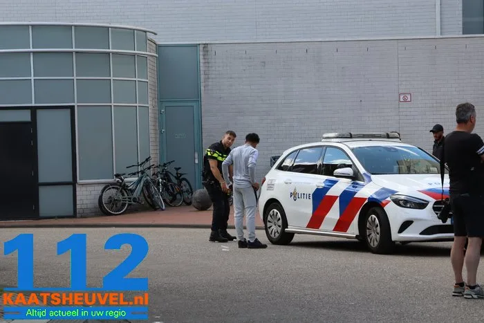 Man met steekwonden stapt bloedend de bus uit in Waalwijk, slachtoffer naar ziekenhuis 18 Man met steekwonden stapt bloedend de bus uit in Waalwijk, slachtoffer naar ziekenhuis 112 De Langstraat
