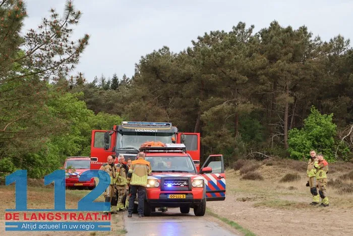 Natuurbrand in Loonse en Drunense Duinen onder controle, brandweer blijft nablussen 2 Natuurbrand in Loonse en Drunense Duinen onder controle, brandweer blijft nablussen 112 De Langstraat