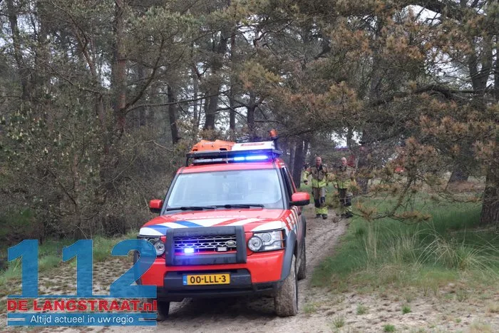 Natuurbrand in Loonse en Drunense Duinen onder controle, brandweer blijft nablussen 4 Natuurbrand in Loonse en Drunense Duinen onder controle, brandweer blijft nablussen 112 De Langstraat
