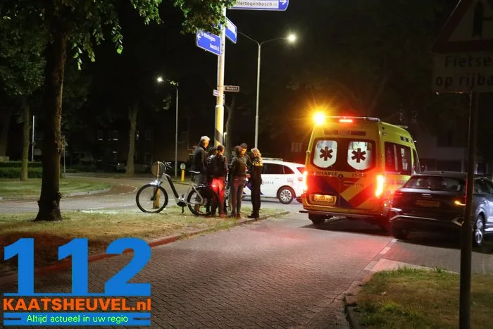 Fietser naar ziekenhuis na botsing met auto in Vlijmen 112 De Langstraat
