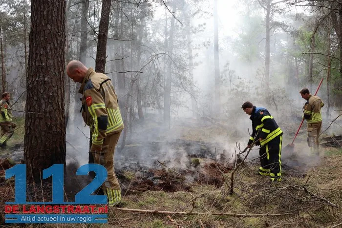 Natuurbrand in Loonse en Drunense Duinen onder controle, brandweer blijft nablussen 10 Natuurbrand in Loonse en Drunense Duinen onder controle, brandweer blijft nablussen 112 De Langstraat
