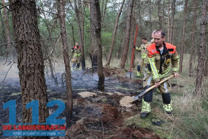Natuurbrand in Loonse en Drunense Duinen onder controle, brandweer blijft nablussen 15 Natuurbrand in Loonse en Drunense Duinen onder controle, brandweer blijft nablussen 112 De Langstraat