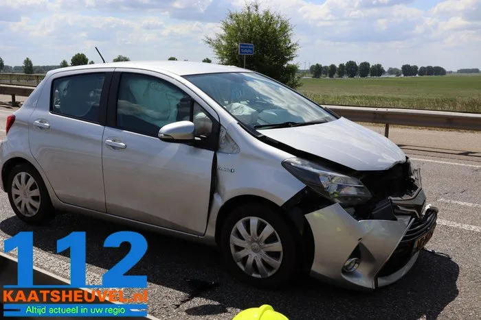 Drie auto’s botsen op N-weg naar Wijk en Aalburg 1 Drie auto’s botsen op N-weg naar Wijk en Aalburg 112 De Langstraat