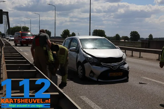Drie auto’s botsen op N-weg naar Wijk en Aalburg 4 Drie auto’s botsen op N-weg naar Wijk en Aalburg 112 De Langstraat