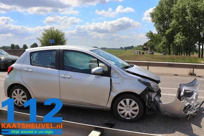 Drie auto’s botsen op N-weg naar Wijk en Aalburg 8 Drie auto’s botsen op N-weg naar Wijk en Aalburg 112 De Langstraat