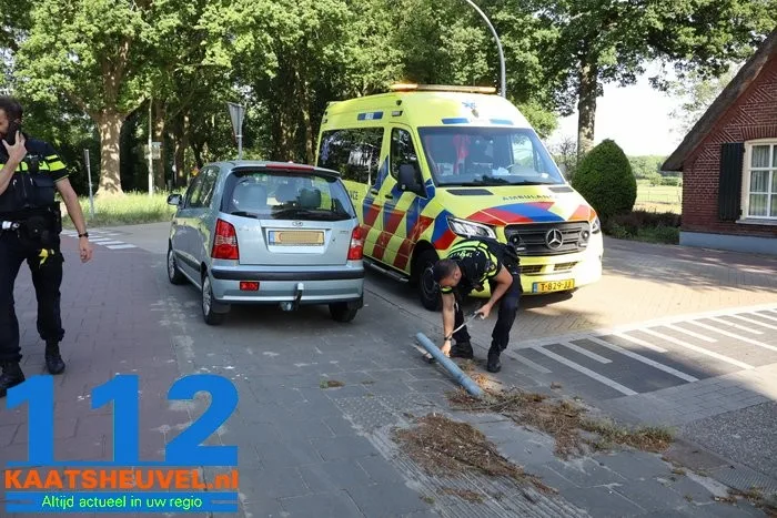 Vrouw botst op verkeersbord in Nieuwkuijk en raakt gewond 6 Vrouw botst op verkeersbord in Nieuwkuijk en raakt gewond 112 De Langstraat