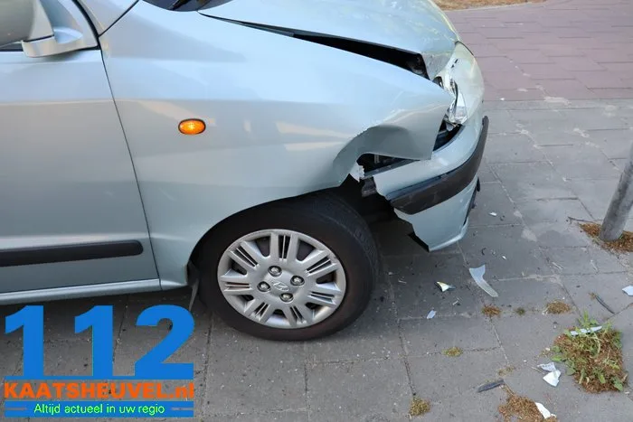 Vrouw botst op verkeersbord in Nieuwkuijk en raakt gewond 7 Vrouw botst op verkeersbord in Nieuwkuijk en raakt gewond 112 De Langstraat