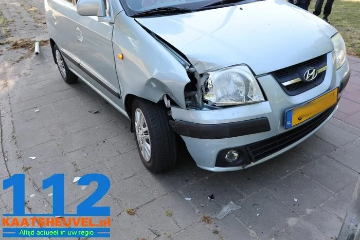 Vrouw botst op verkeersbord in Nieuwkuijk en raakt gewond 8 Vrouw botst op verkeersbord in Nieuwkuijk en raakt gewond 112 De Langstraat