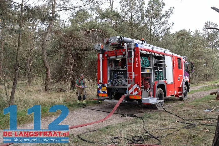 Natuurbrand in Loonse en Drunense Duinen onder controle, brandweer blijft nablussen 28 Natuurbrand in Loonse en Drunense Duinen onder controle, brandweer blijft nablussen 112 De Langstraat