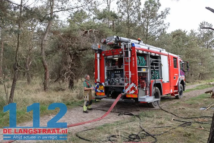 Natuurbrand in Loonse en Drunense Duinen onder controle, brandweer blijft nablussen 29 Natuurbrand in Loonse en Drunense Duinen onder controle, brandweer blijft nablussen 112 De Langstraat