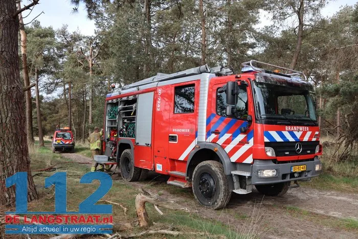 Natuurbrand in Loonse en Drunense Duinen onder controle, brandweer blijft nablussen 31 Natuurbrand in Loonse en Drunense Duinen onder controle, brandweer blijft nablussen 112 De Langstraat