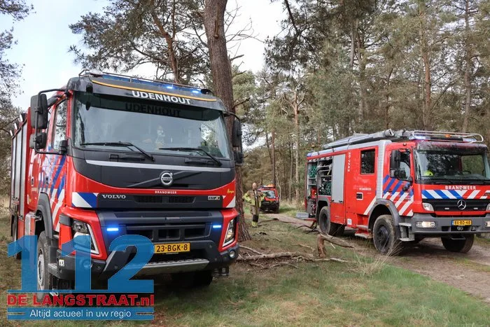 Natuurbrand in Loonse en Drunense Duinen onder controle, brandweer blijft nablussen 32 Natuurbrand in Loonse en Drunense Duinen onder controle, brandweer blijft nablussen 112 De Langstraat