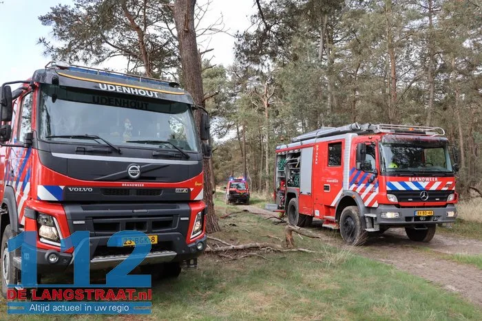 Natuurbrand in Loonse en Drunense Duinen onder controle, brandweer blijft nablussen 33 Natuurbrand in Loonse en Drunense Duinen onder controle, brandweer blijft nablussen 112 De Langstraat