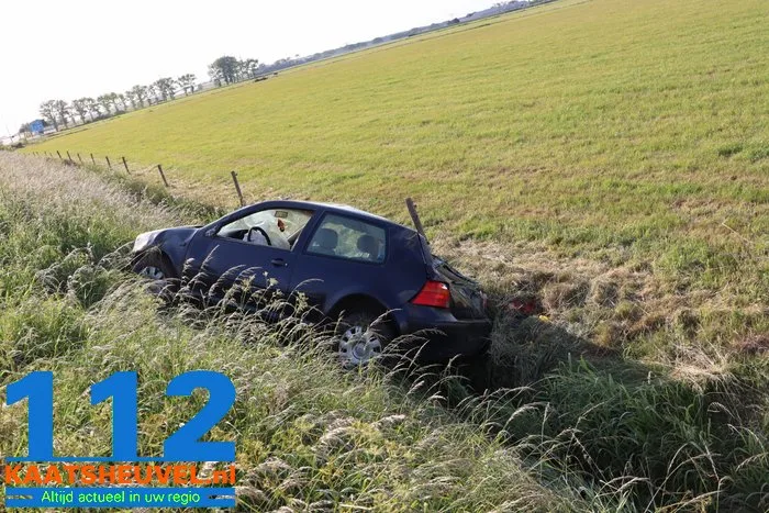 Auto belandt in sloot toerit A59 bij Drunen bestuurder gewond 1 Auto belandt in sloot toerit A59 bij Drunen bestuurder gewond 112 De Langstraat