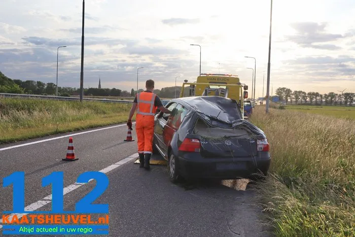 Auto belandt in sloot toerit A59 bij Drunen bestuurder gewond 7 Auto belandt in sloot toerit A59 bij Drunen bestuurder gewond 112 De Langstraat