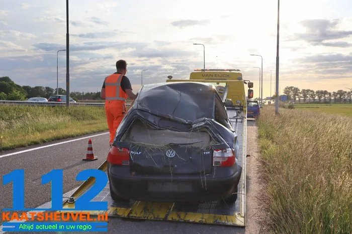 Auto belandt in sloot toerit A59 bij Drunen bestuurder gewond 8 Auto belandt in sloot toerit A59 bij Drunen bestuurder gewond 112 De Langstraat