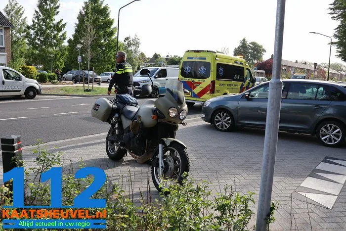 Motorrijder raakt gewond bij aanrijding met auto op Groenewoudlaan in Waalwijk 6 Motorrijder raakt gewond bij aanrijding met auto op Groenewoudlaan in Waalwijk 112 De Langstraat