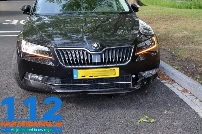 Motorrijder raakt gewond bij aanrijding met auto op Groenewoudlaan in Waalwijk 7 Motorrijder raakt gewond bij aanrijding met auto op Groenewoudlaan in Waalwijk 112 De Langstraat