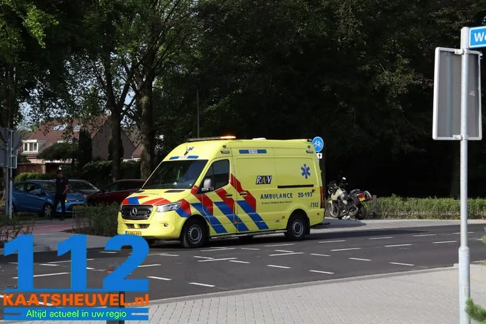 Motorrijder raakt gewond bij aanrijding met auto op Groenewoudlaan in Waalwijk 10 Motorrijder raakt gewond bij aanrijding met auto op Groenewoudlaan in Waalwijk 112 De Langstraat