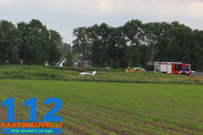 Automobilist verliest de macht over het stuur en belandt in sloot langs A59 bij Waspik 8 Automobilist verliest de macht over het stuur en belandt in sloot langs A59 bij Waspik 112 De Langstraat