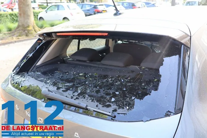 Bestuurder van crossmotor raakt gewond bij aanrijding op Van der Merwedelaan in Waalwijk 11 Bestuurder van crossmotor raakt gewond bij aanrijding op Van der Merwedelaan in Waalwijk 112 De Langstraat