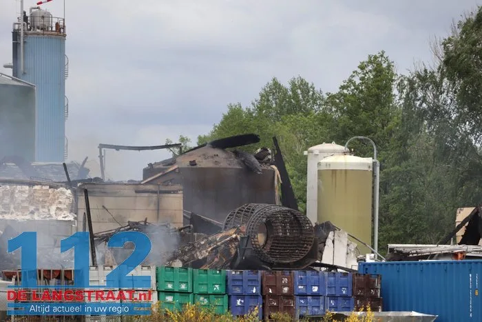Burgemeester Hans Slagboom na brand bij ECCO: ‘Wees voorzichtig met glasdeeltjes in je omgeving’ 3 Burgemeester Hans Slagboom na brand bij ECCO: ‘Wees voorzichtig met glasdeeltjes in je omgeving’ 112 De Langstraat