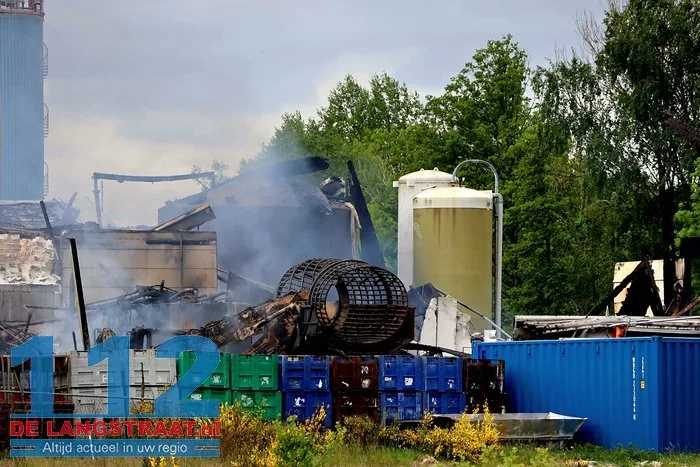Burgemeester Hans Slagboom na brand bij ECCO: ‘Wees voorzichtig met glasdeeltjes in je omgeving’ 8 Burgemeester Hans Slagboom na brand bij ECCO: ‘Wees voorzichtig met glasdeeltjes in je omgeving’ 112 De Langstraat