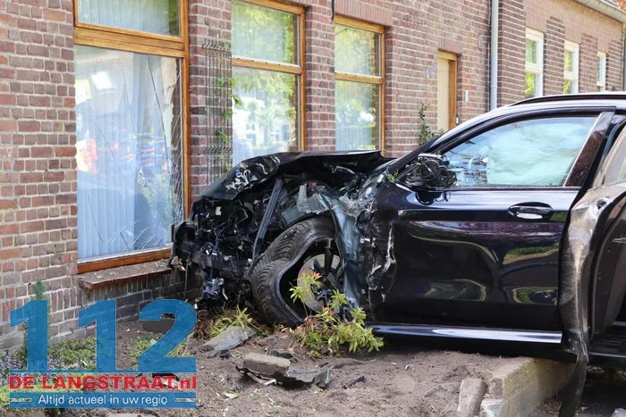 Ravage bij ongeval Wielstraat Kaatsheuvel 18 Ravage bij ongeval Wielstraat Kaatsheuvel 112 De Langstraat