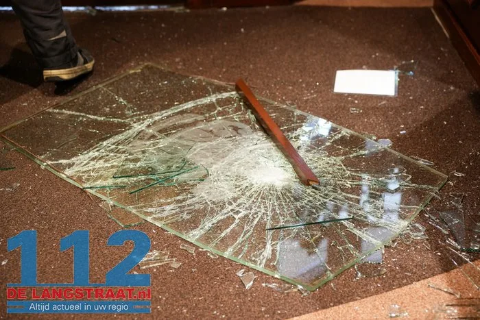 Inbraak bij juwelier Cortenbach in Waalwijk: flinke schade, daders voortvluchtig 15 Inbraak bij juwelier Cortenbach in Waalwijk: flinke schade, daders voortvluchtig 112 De Langstraat