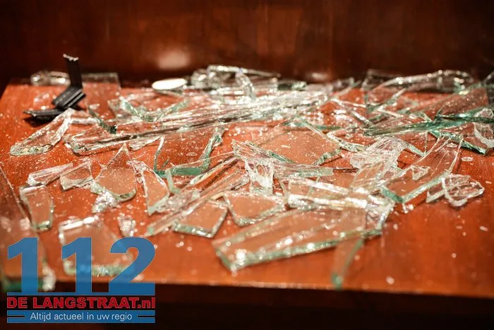 Inbraak bij juwelier Cortenbach in Waalwijk: flinke schade, daders voortvluchtig 16 Inbraak bij juwelier Cortenbach in Waalwijk: flinke schade, daders voortvluchtig 112 De Langstraat