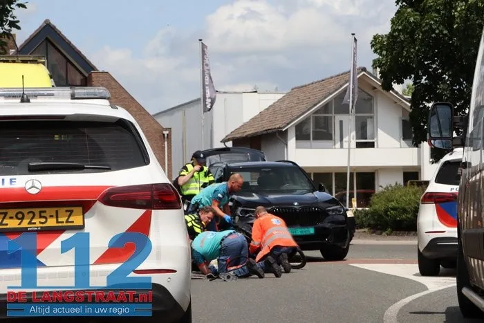 Fietsster aangereden door auto op rotonde Sprang-Capelle 4 Fietsster aangereden door auto op rotonde Sprang-Capelle 112 De Langstraat