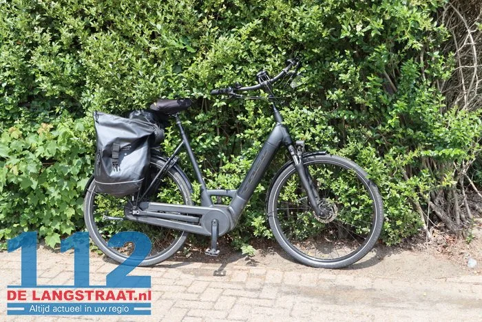 Fietsster aangereden door auto op rotonde Sprang-Capelle 6 Fietsster aangereden door auto op rotonde Sprang-Capelle 112 De Langstraat