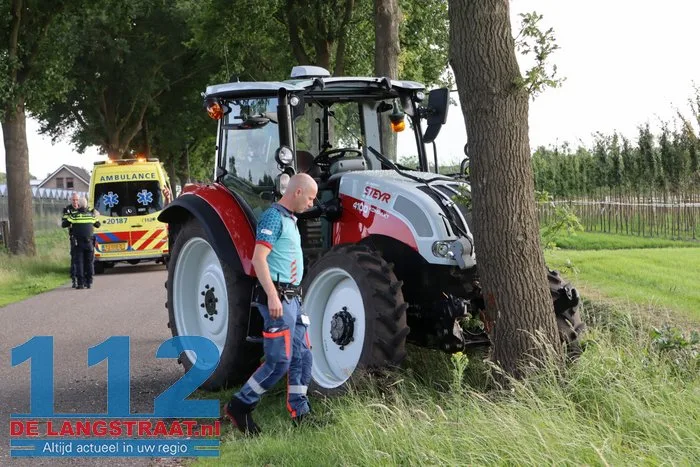 Tractor botst tegen boom Dongen, bestuurder gewond 4 Tractor botst tegen boom Dongen, bestuurder gewond 112 De Langstraat