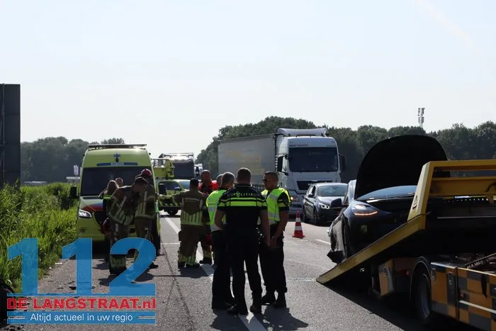 Ongeluk op A59 bij Waspik: linkerrijstrook dicht, verkeer omgeleid 12 Ongeluk op A59 bij Waspik: linkerrijstrook dicht, verkeer omgeleid 112 De Langstraat
