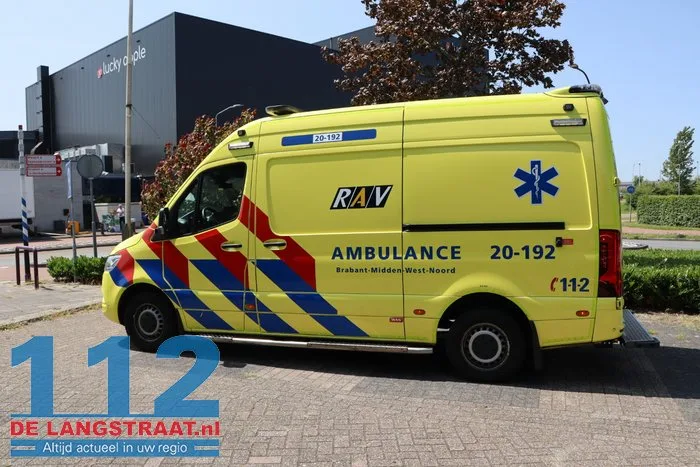 Motorrijder komt in botsing nadat jongen op fatbike geen voorrang verleent in Waalwijk 15 Motorrijder komt in botsing nadat jongen op fatbike geen voorrang verleent in Waalwijk 112 De Langstraat