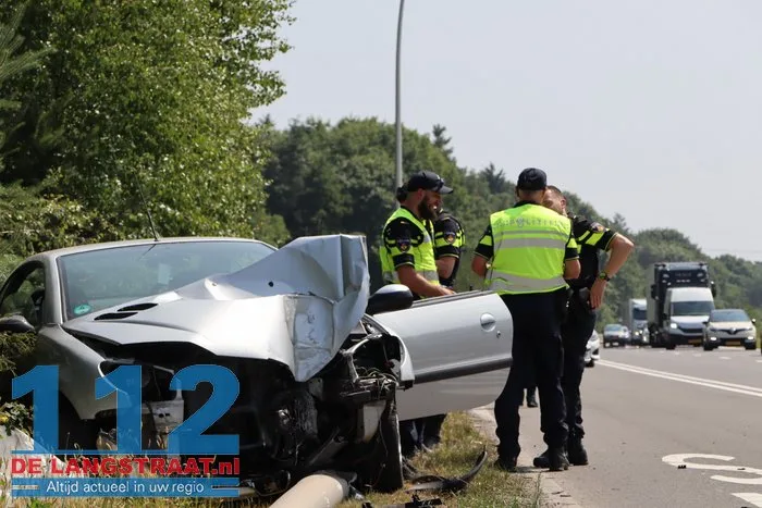 Automobilist valt in slaap achter stuur en botst frontaal op lantaarnpaal op N261 in Loon op Zand 112 De Langstraat