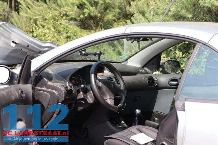 Automobilist valt in slaap achter stuur en botst frontaal op lantaarnpaal op N261 in Loon op Zand 112 De Langstraat