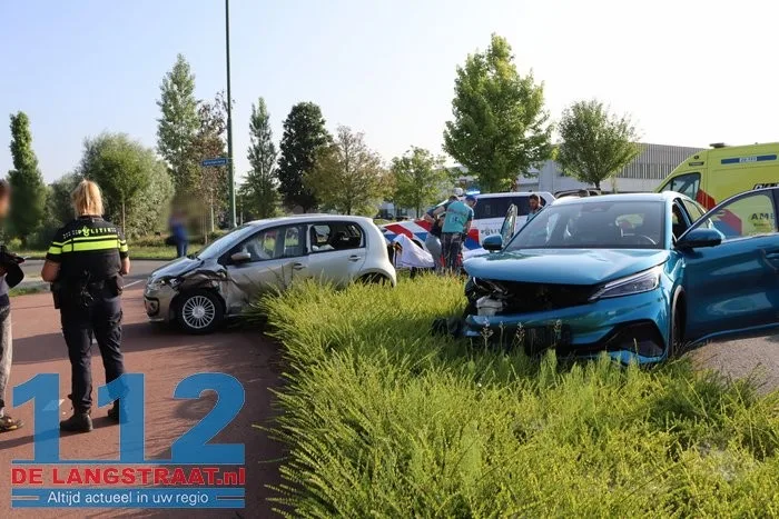 Vrouw gewond bij botsing tussen twee auto's aan Prof. Eykmanweg in Waalwijk 2 Vrouw gewond bij botsing tussen twee auto's aan Prof. Eykmanweg in Waalwijk 112 De Langstraat