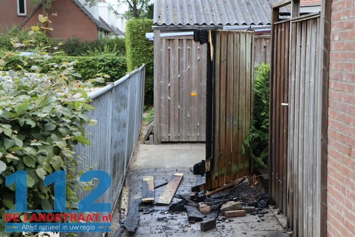 Schutting vat vlam tijdens middagje onkruidbranden 13 Schutting vat vlam tijdens middagje onkruidbranden 112 De Langstraat