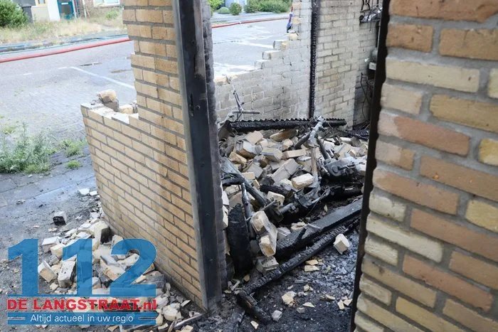 Schuur gaat in vlammen op Brem Sprang-Capelle 24 Schuur gaat in vlammen op Brem Sprang-Capelle 112 De Langstraat