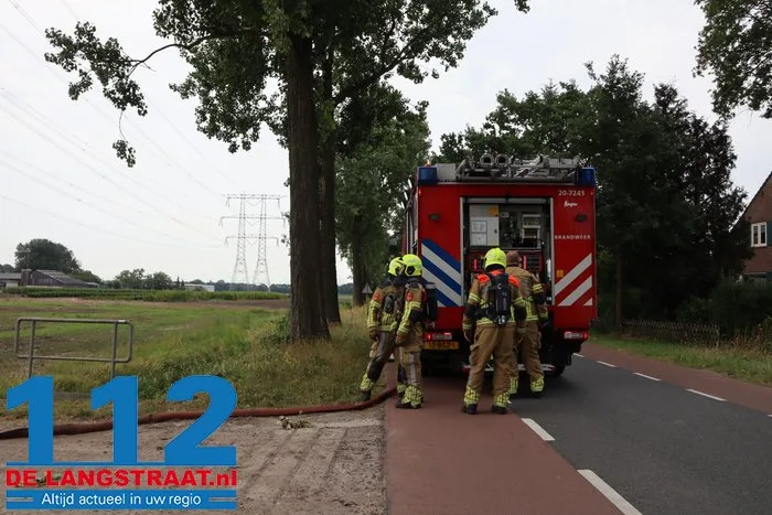 280 hooibalen in brand op rijdende aanhanger bij De Moer 10 280 hooibalen in brand op rijdende aanhanger bij De Moer 112 De Langstraat