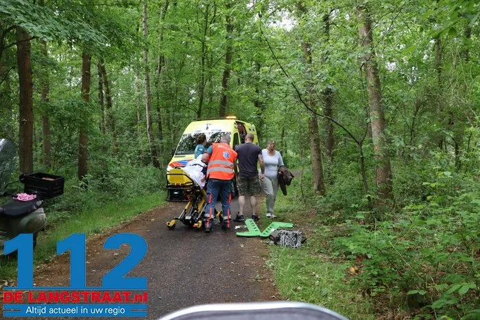 Vrouw op scooter gewond na valpartij aan Hoefsvenlaan in Waalwijk 6 Vrouw op scooter gewond na valpartij aan Hoefsvenlaan in Waalwijk 112 De Langstraat