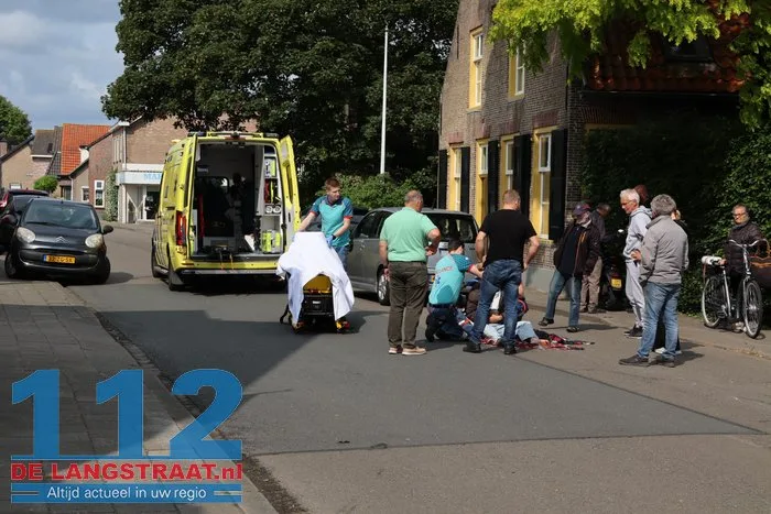 Scooterrijder raakt gewond door botsing achterop remmende auto 1 Scooterrijder raakt gewond door botsing achterop remmende auto 112 De Langstraat